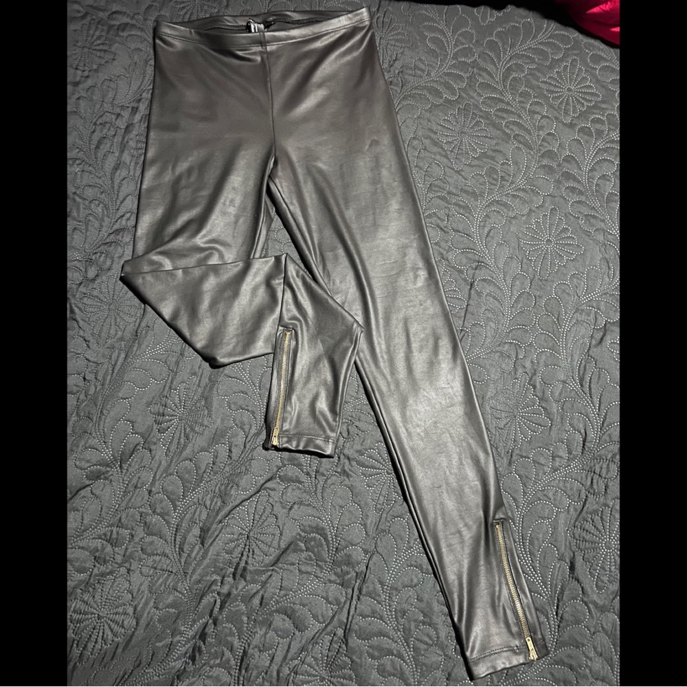 Faux Leather Zipper Ankle Leggings